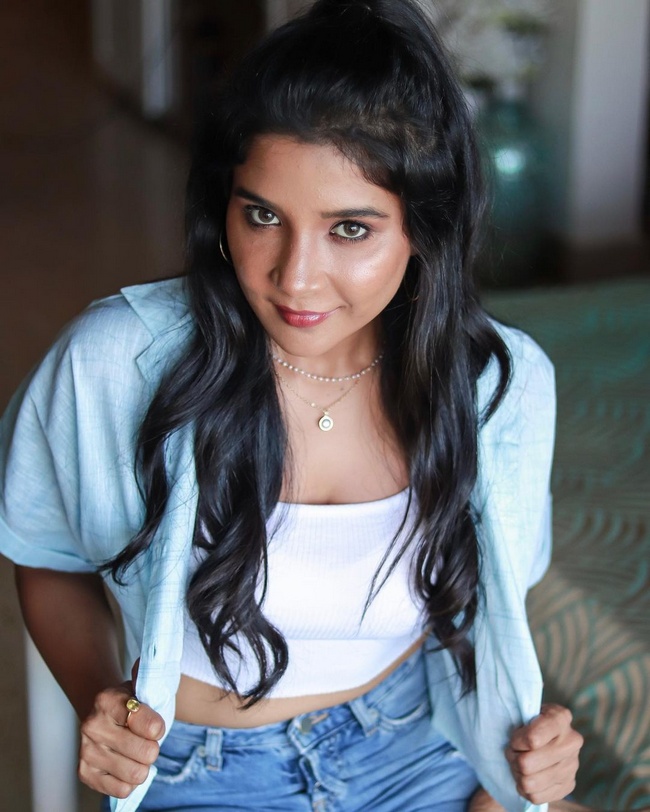 Actress Sakshi New Instagram Photos